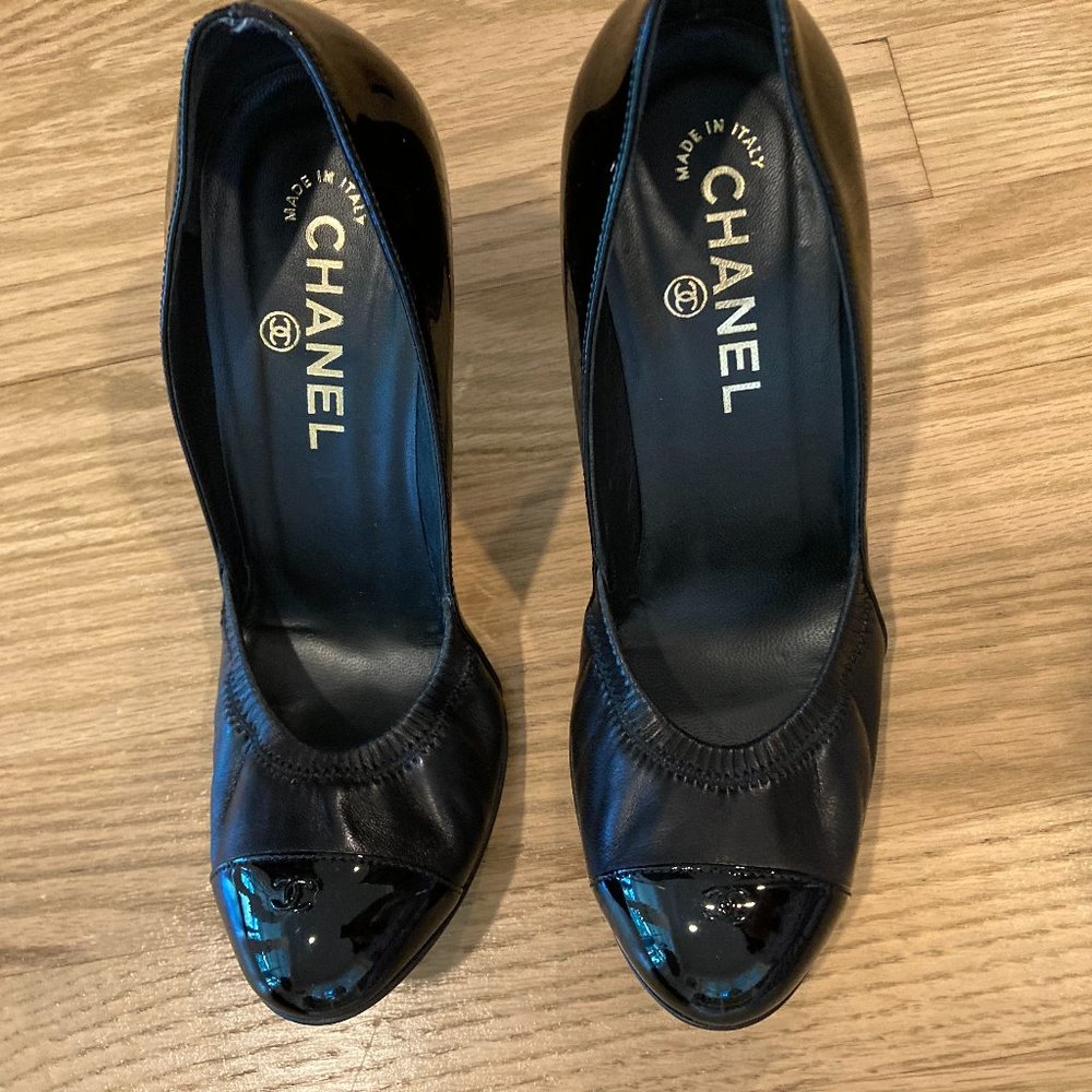 CHANEL Black Leather Escarpins Heels NWOT 37.5
